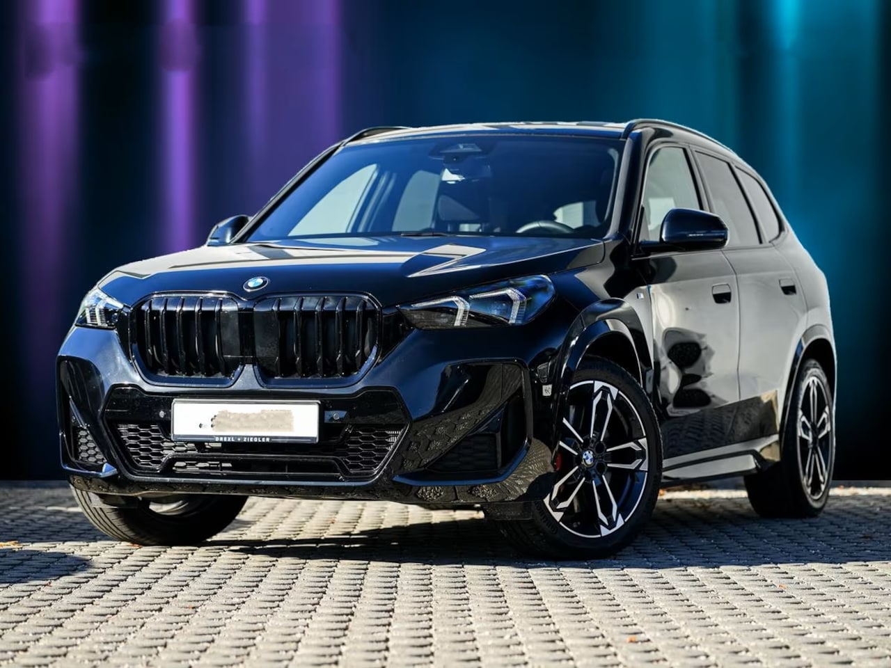 BMW X1 - sDrive18iA M-SPORT ** ADAPT. LED, NAVI+, PANORAMA, TREKH, 19-inch LMV, M-REMMEN ** 1e EIG - AutoWereld.nl