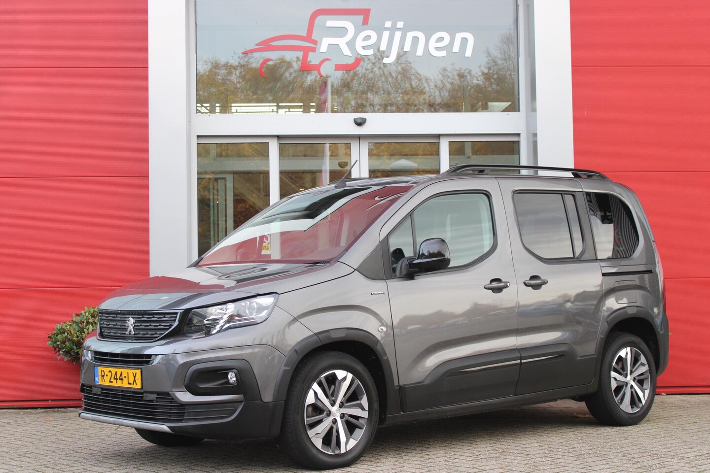 Peugeot Rifter - 1.2 130PK AUTOMAAT GT-LINE | PANORAMA DAK INCL. BAGAGE DEK | TREKHAAK | NAVIGATIE | APPLE - AutoWereld.nl