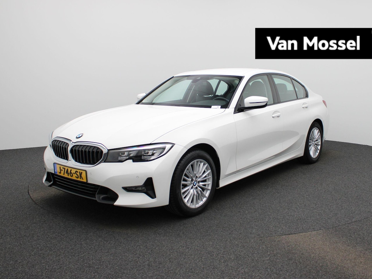 BMW 3-serie - 318i Executive Edition |Trekhaak | Half leer | Parkeersensoren voor | NAV | - AutoWereld.nl