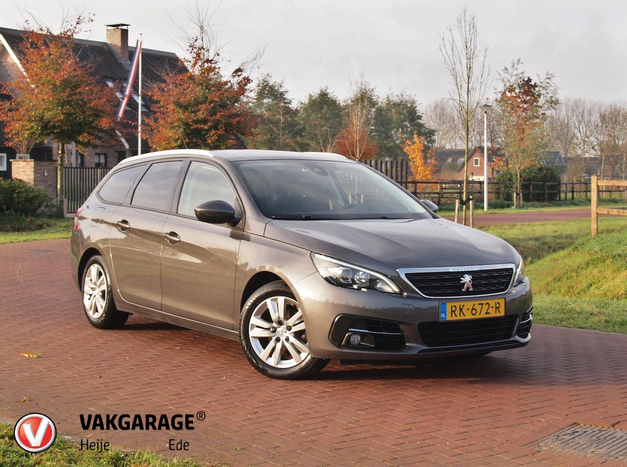 Peugeot 308 SW - 1.2 PureTech Blue Lease Executive | Nieuwe Motor | Panoramadak | Apple Carplay | Trekhaak - AutoWereld.nl
