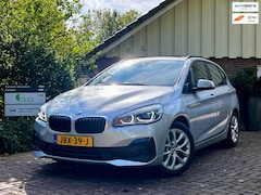 BMW 2-serie Active Tourer - 225xe Luxury | RIJKLAAR | SUPER NETTE STAAT *Slechts 28.000 km*| PANO | H&K *CarPlay* | Ca