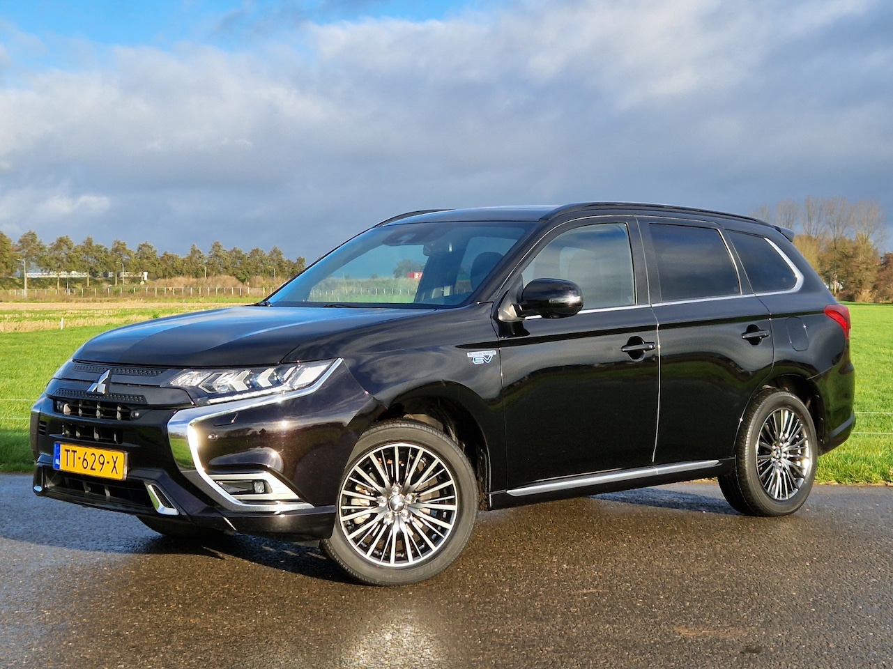 Mitsubishi Outlander - 2.4 PHEV S-Edition Leer-Pano-DAB-Carplay - AutoWereld.nl