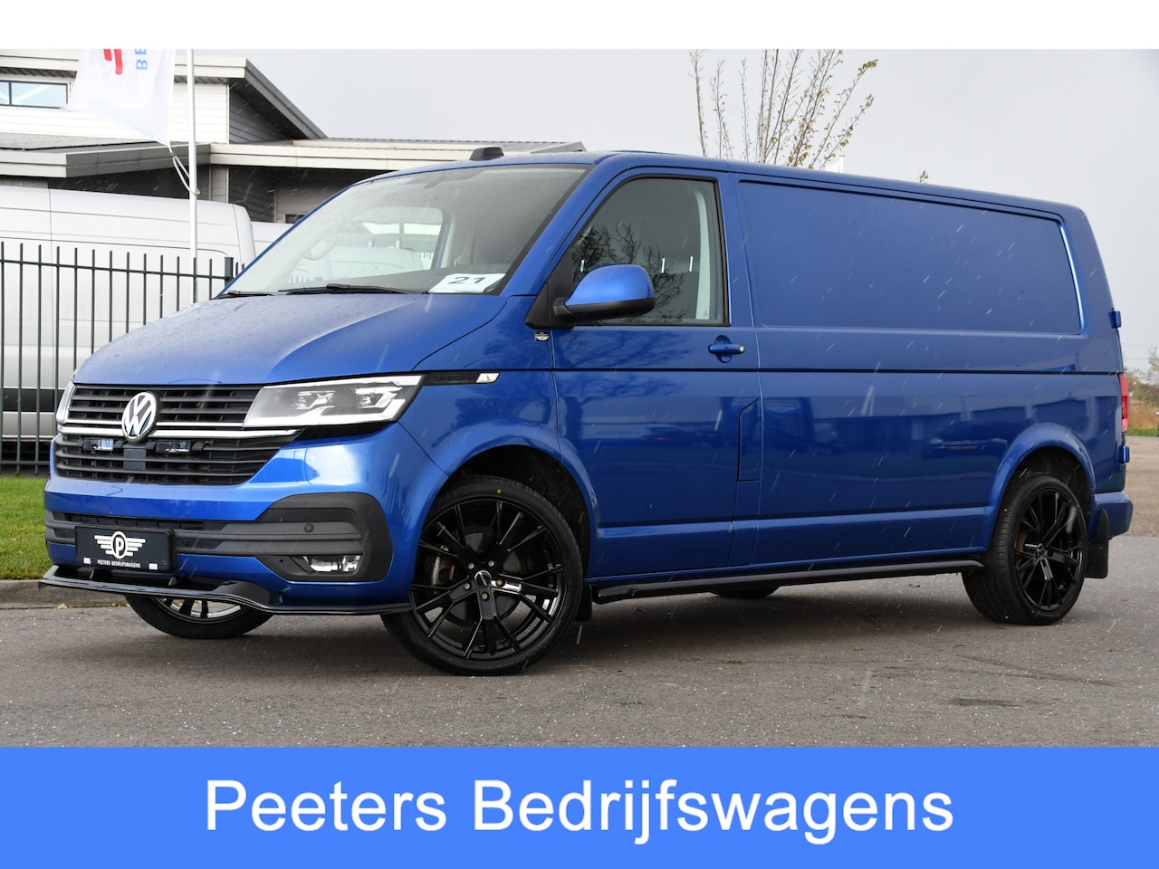 Volkswagen Transporter - 2.0 TDI L2H1 Bulli Edition Adaptieve Cruise, Camera, Carplay, LED, Stoelverwarming, Trekha - AutoWereld.nl