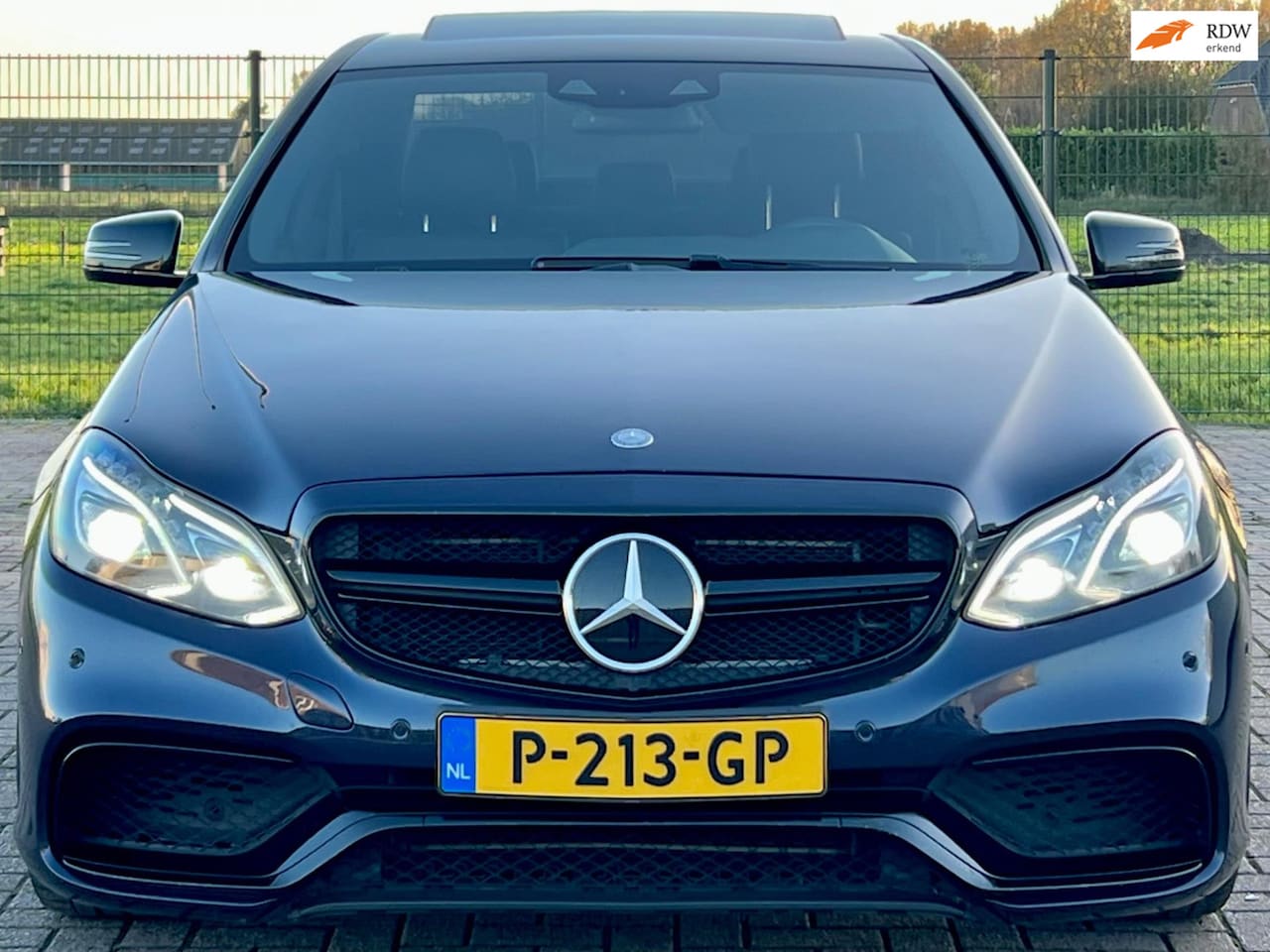 Mercedes-Benz E-klasse - E400 e63 AMG OPTIK! 400PK Prestige Avantgarde RIJK UITGERUST - AutoWereld.nl