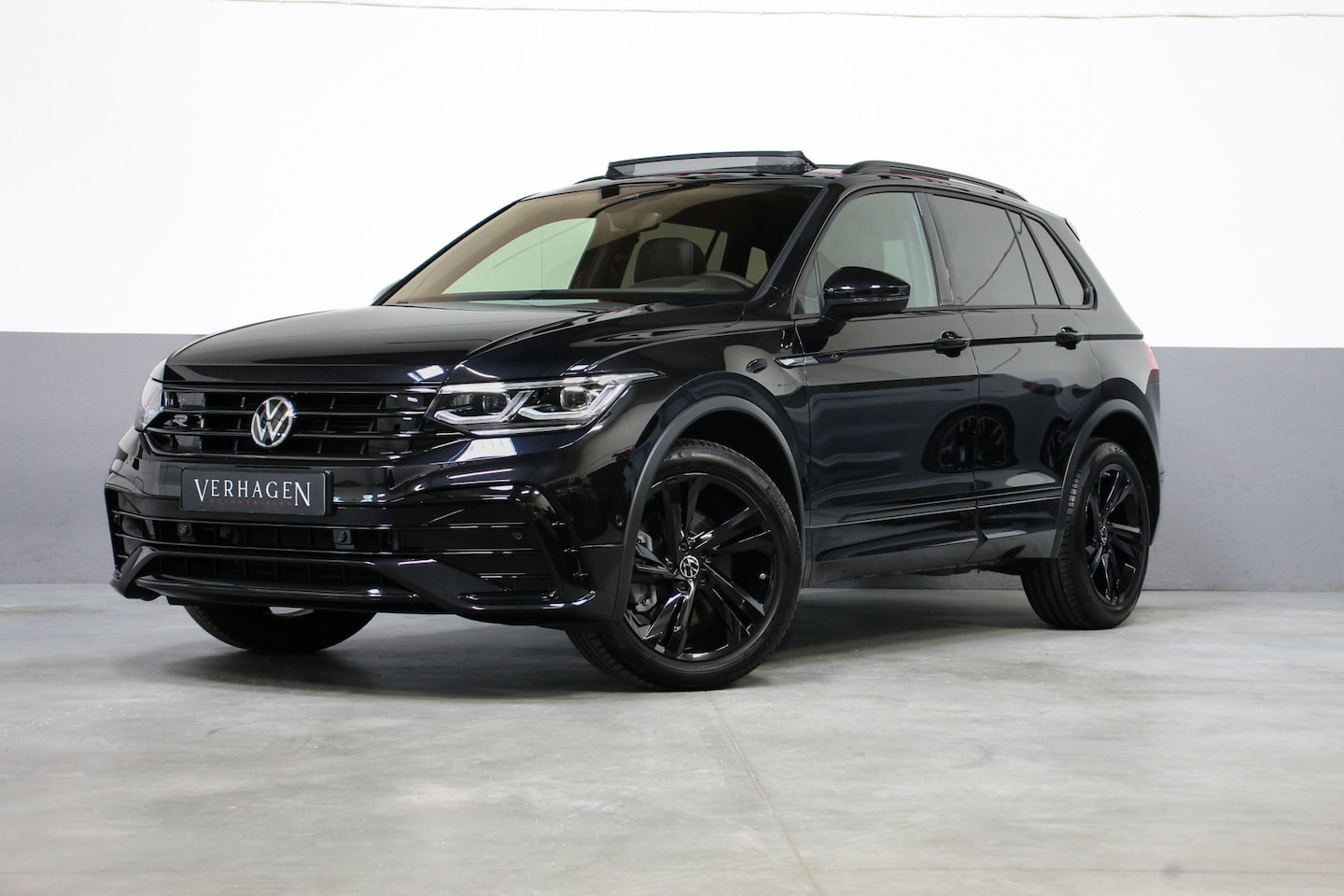Volkswagen Tiguan - 2.0 TSI 245pk R-line Black Style Leer Pano Harman Kardon - AutoWereld.nl