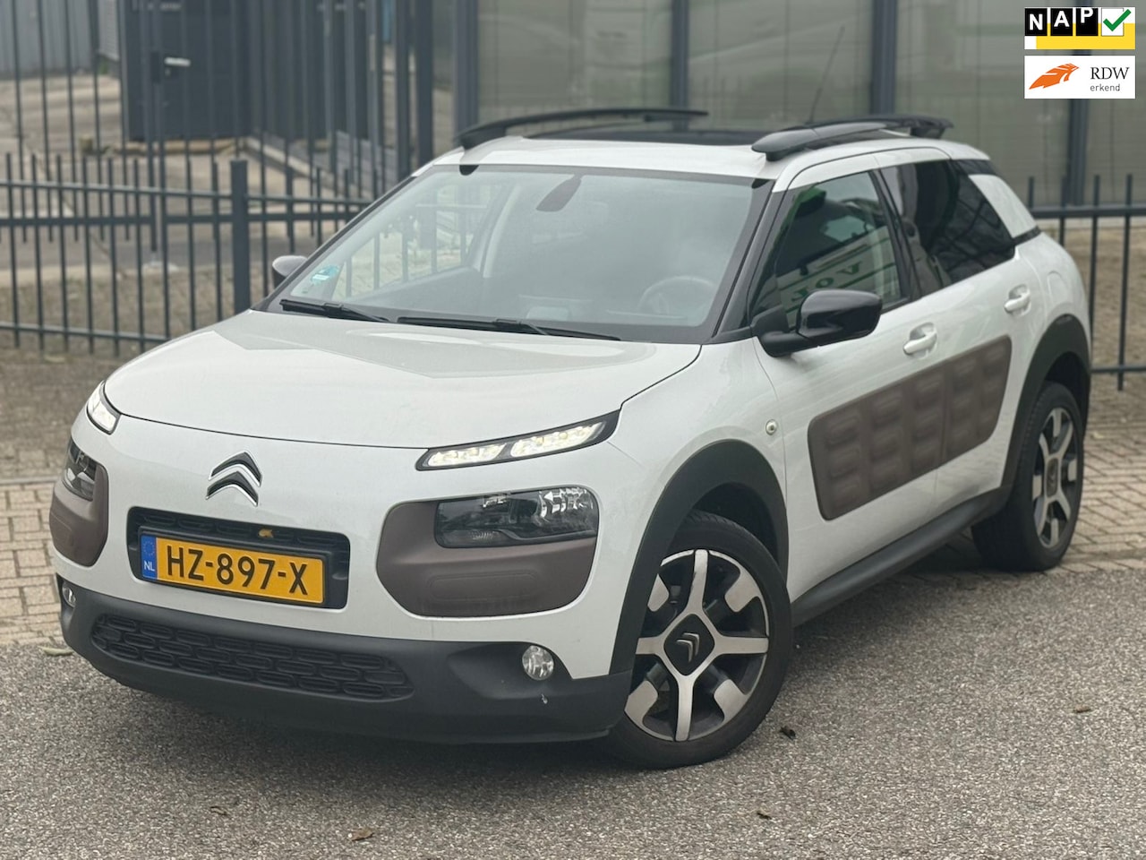 Citroën C4 Cactus - 1.2 PureTech / APK / Pano / Navi / Shine - AutoWereld.nl