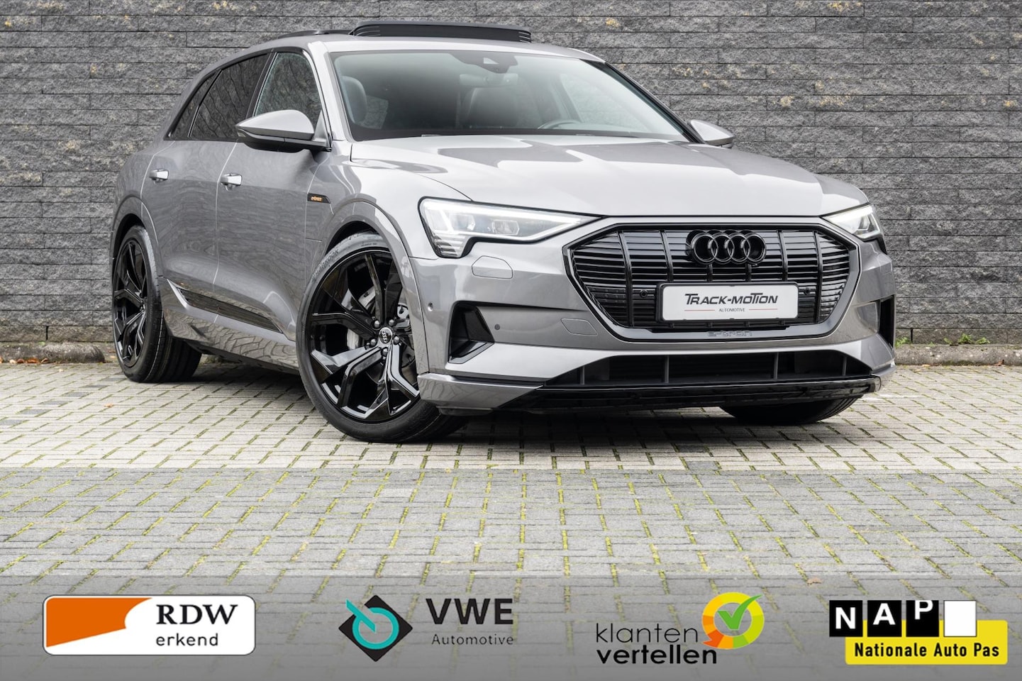 Audi e-tron - E-tron 55 quattro Grey & black 95 kWh panoramadak - AutoWereld.nl