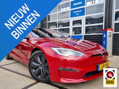 Tesla Model S - Long Range Ultra Red / Auto Pilot 4.0 / 670PK