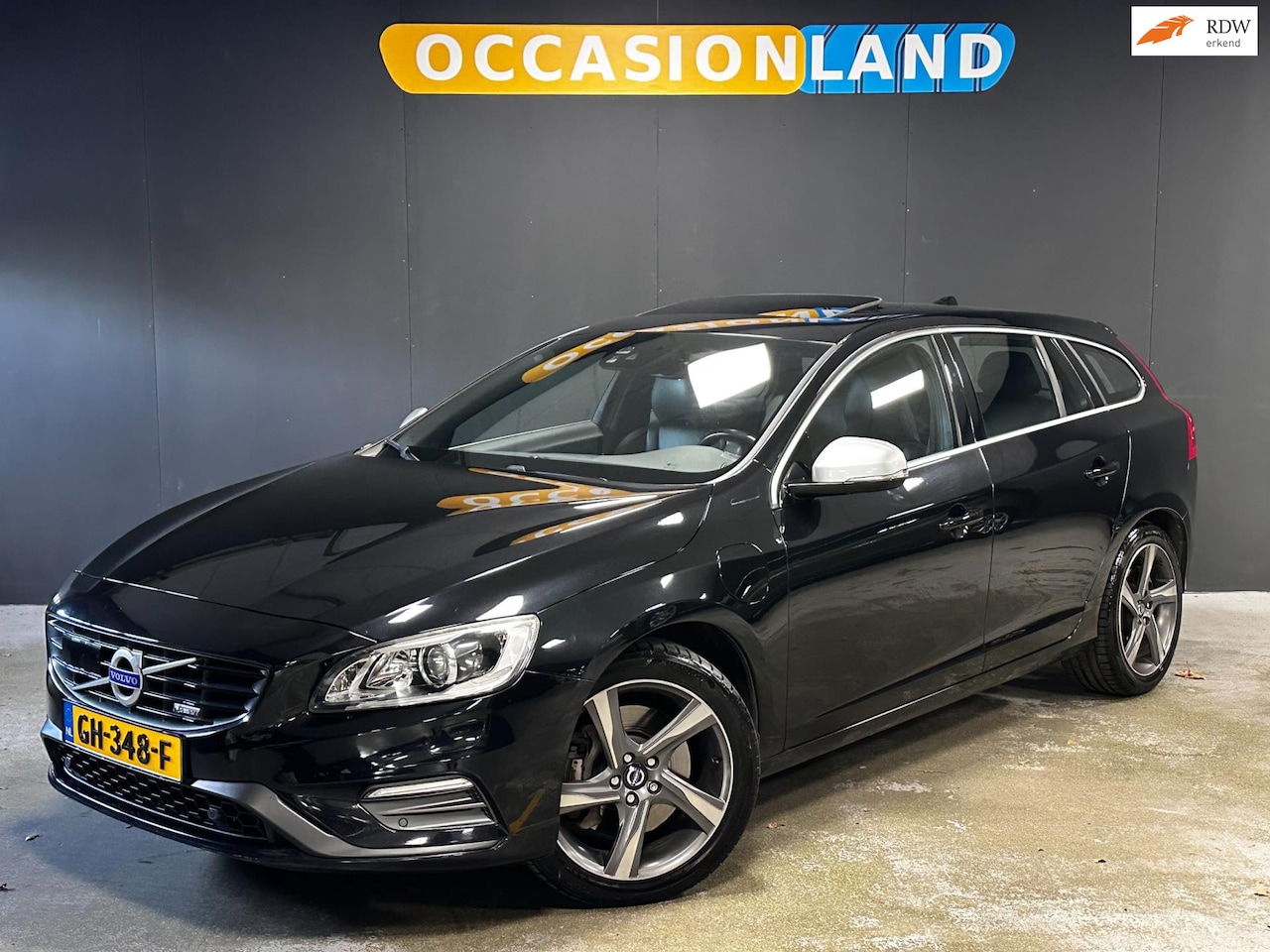 Volvo V60 - 2.4 D6 AWD Plug-In Hybrid Pure Limited|SCHUIFDAK|KEYLESS|TREKHAAK|LEDER|MEMORY|DODEHOEK|ST - AutoWereld.nl