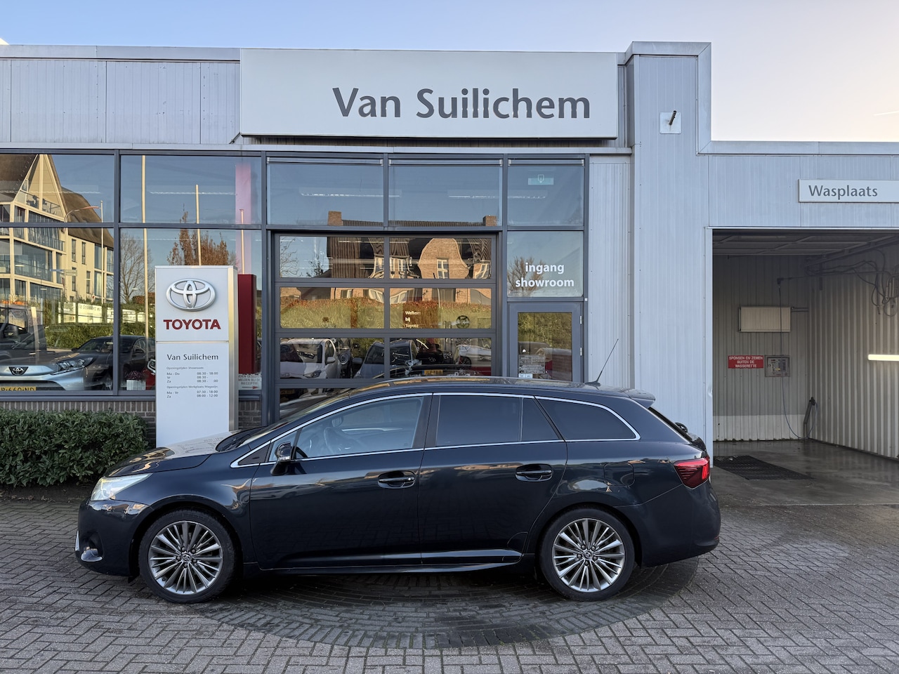 Toyota Avensis Touring Sports - 2.0 VVT-i Executive Business Premium 2.0 VVT-i Executive Business Premium - AutoWereld.nl