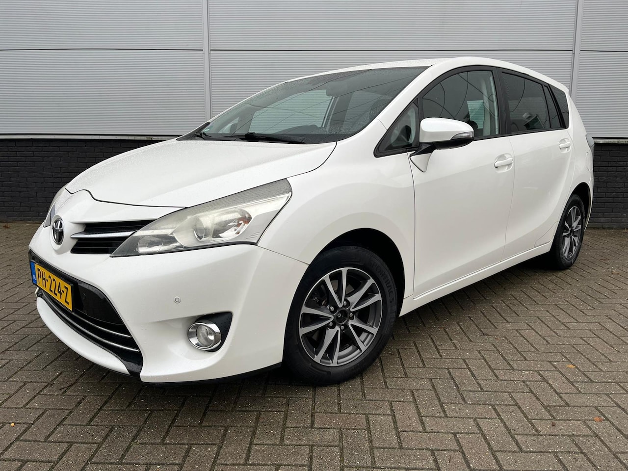 Toyota Verso - 1.8 VVT-i 7-zits - clima - trekhaak - bluetooth - armsteun - cruise control - goed onderho - AutoWereld.nl