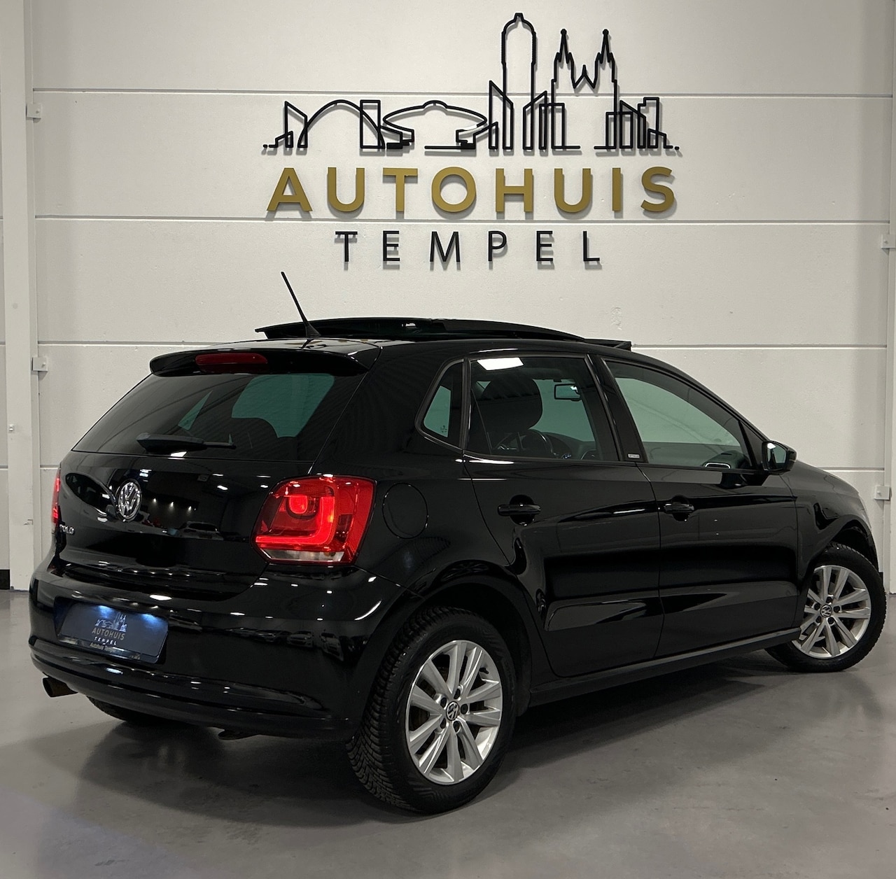 Volkswagen Polo - 1.4-16V Highline Airco Pano Cruise Apple Carplay Stoelverwarming Isofix - AutoWereld.nl
