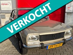 Peugeot 504 - 1.8 "L" OP LPG / BELASTING VRIJ RIJDEN / Oldtimer verzekering / Trekhaak / Goed rijdende k