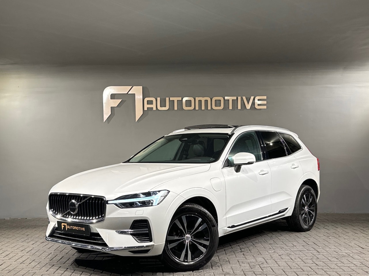 Volvo XC60 - 2.0 Recharge T6 AWD Inscription Pano|H/K|Keyless - AutoWereld.nl