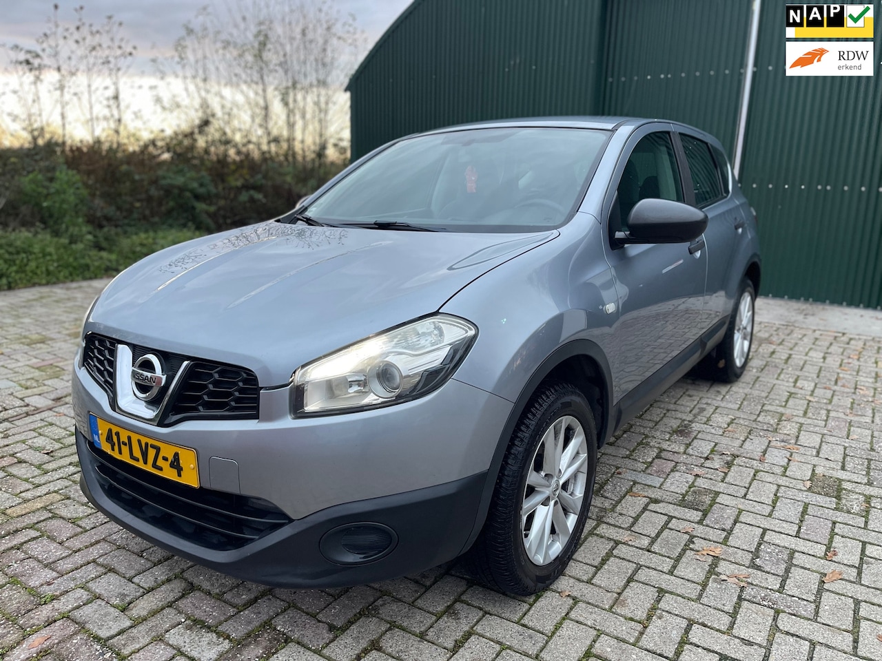 Nissan Qashqai - 1.6 Visia Navi/ Airco/ Cruise control/ Trekhaak/ New APK! - AutoWereld.nl