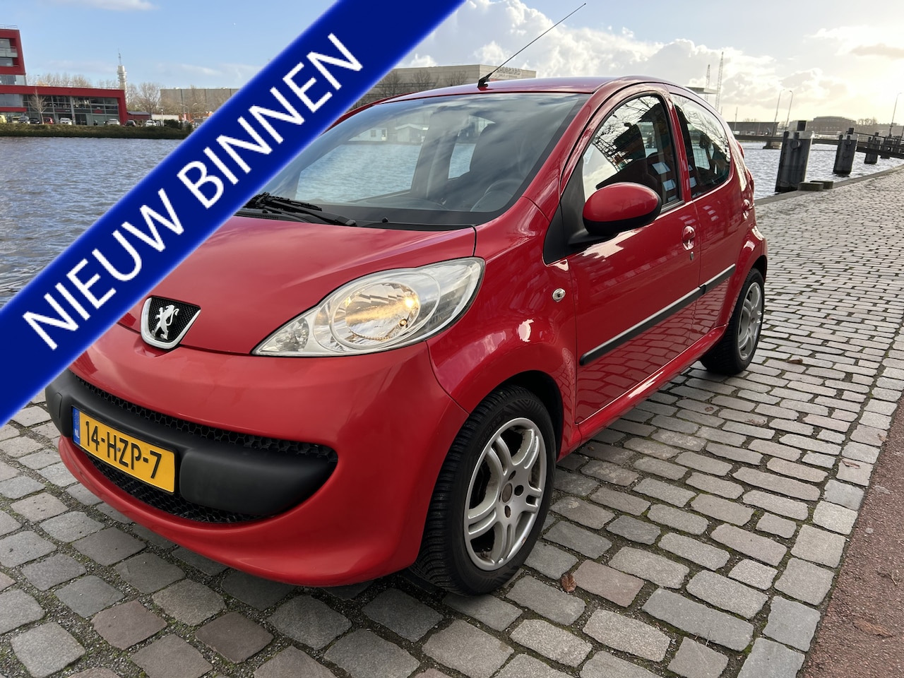 Peugeot 107 - 1.0-12V XS 5 deurs airco apk keurige auto - AutoWereld.nl