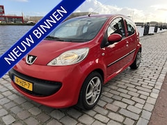 Peugeot 107 - 1.0-12V XS 5 deurs airco apk keurige auto