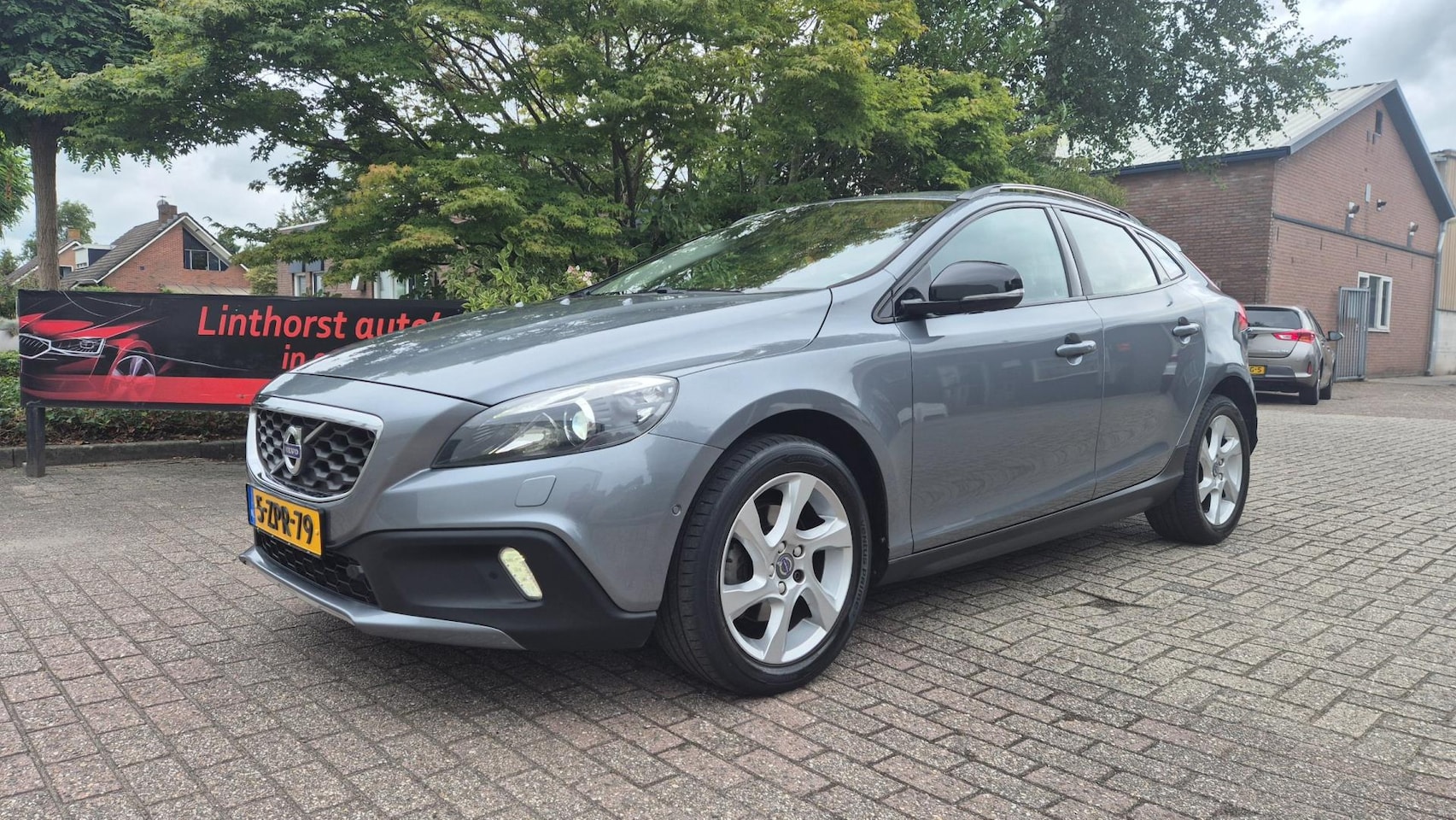 Volvo V40 Cross Country - 1.6 D2 Ocean Race LEDER-NAVI-BJ 2015 - AutoWereld.nl