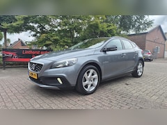 Volvo V40 Cross Country - 1.6 D2 Ocean Race LEDER-NAVI-BJ 2015