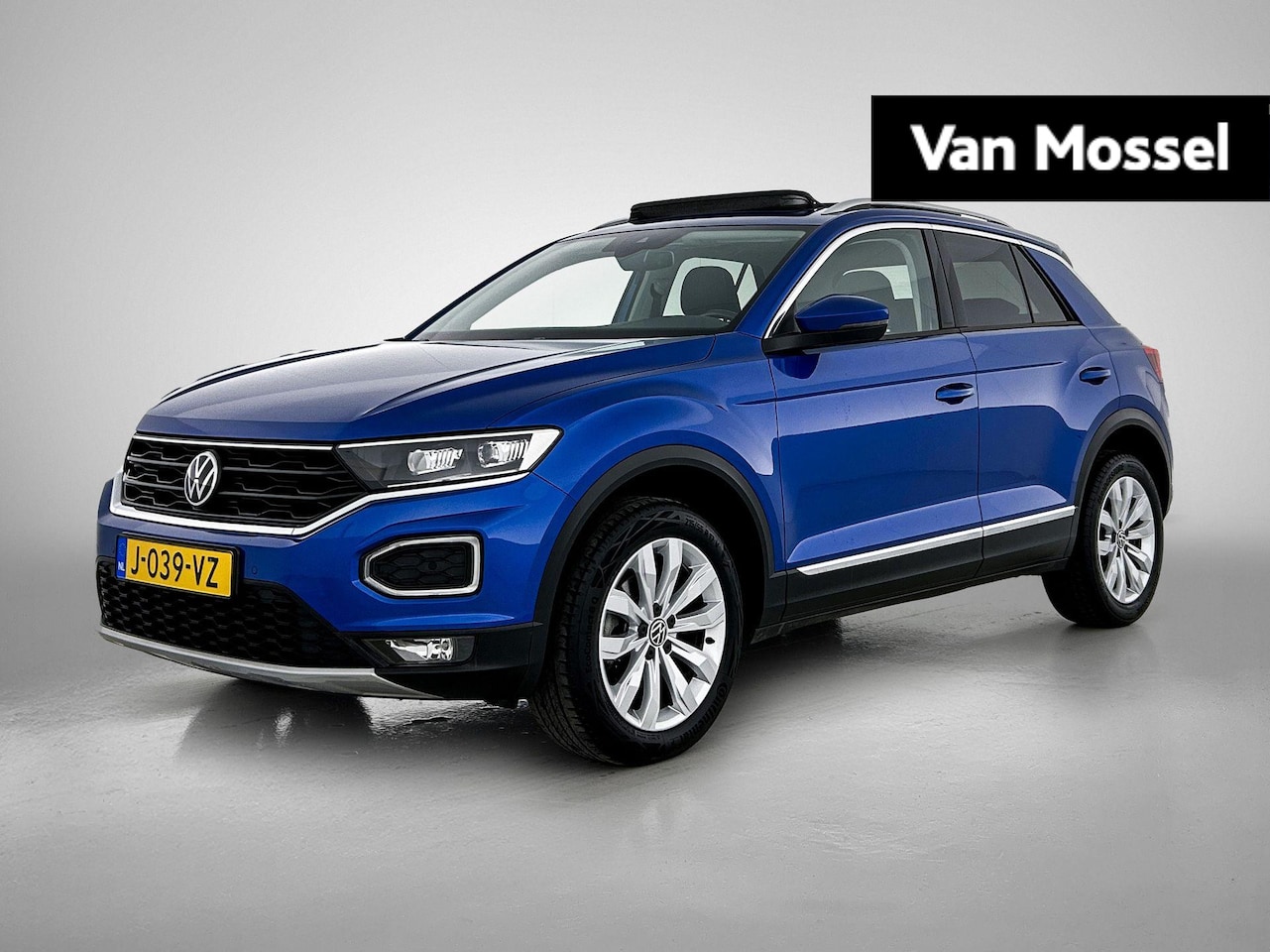 Volkswagen T-Roc - 1.5 TSI Sport 150 PK | Automaat | Panoramadak | Navigatie | Camera | Parkeersensoren | App - AutoWereld.nl
