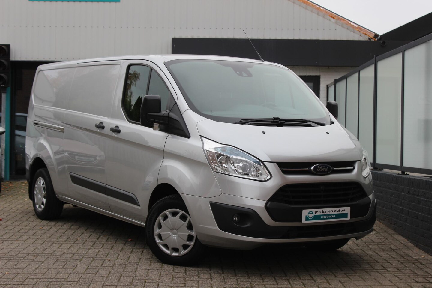 Ford Transit Custom - 290 2.2 TDCI L2H1 Trend Navi/Camera, PDC, Trekhaak 125PK - AutoWereld.nl