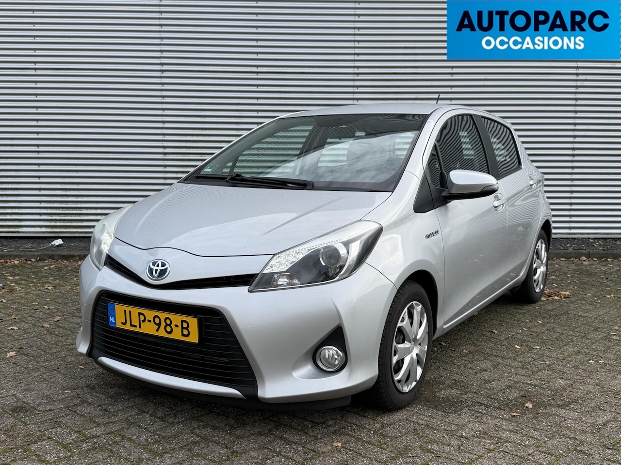 Toyota Yaris - 1.5 Full Hybrid Aspiration 1.5 Full Hybrid Aspiration , AUTOMAAT, AIRCO, 5 DEURS, DEALER ONDERHOUDEN BOEKJES AANWEZIG - AutoWereld.nl