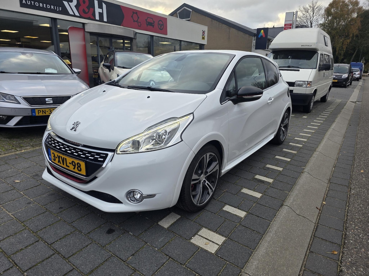 Peugeot 208 - 1.6 THP GTi zeer mooi dealer onderhouden en slechts 27500 km gelopen - AutoWereld.nl