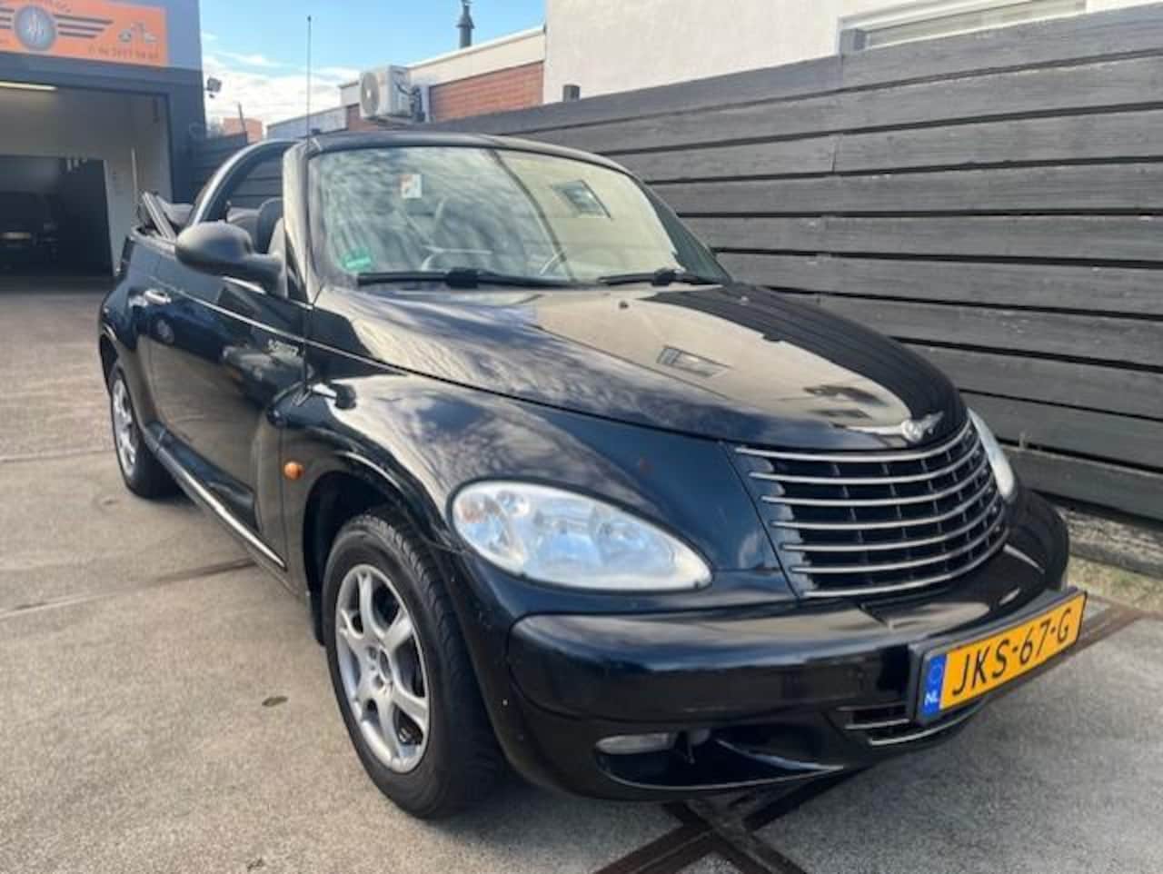 Chrysler PT Cruiser Cabrio - 2.4i Limited AUTOMAAT!/108.682KM/CABRIOLET/NIEUWE APK! - AutoWereld.nl