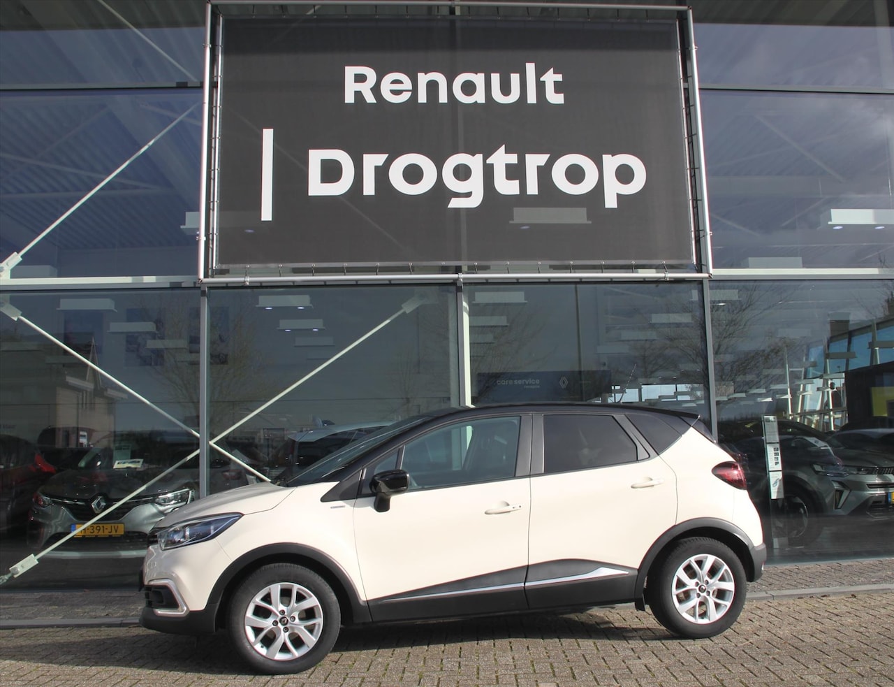 Renault Captur - 90PK-LIMITED-39DKM-AIRCO-NAVI-CRUISE-TREKH- - AutoWereld.nl