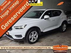 Volvo XC40 - 1.5 T3 Momentum Pro Aut., ad. cruise, trekh., LED kopl., virtual cockpit