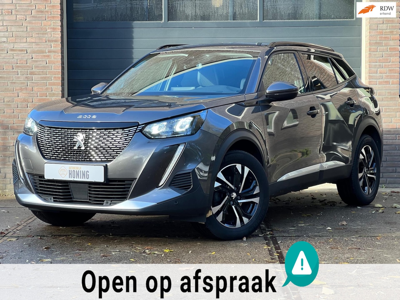 Peugeot 2008 - Allure Pack 130pk Automaat | Trekhaak | ACC | Stoelverwarming | Carplay/AndroidAuto - AutoWereld.nl