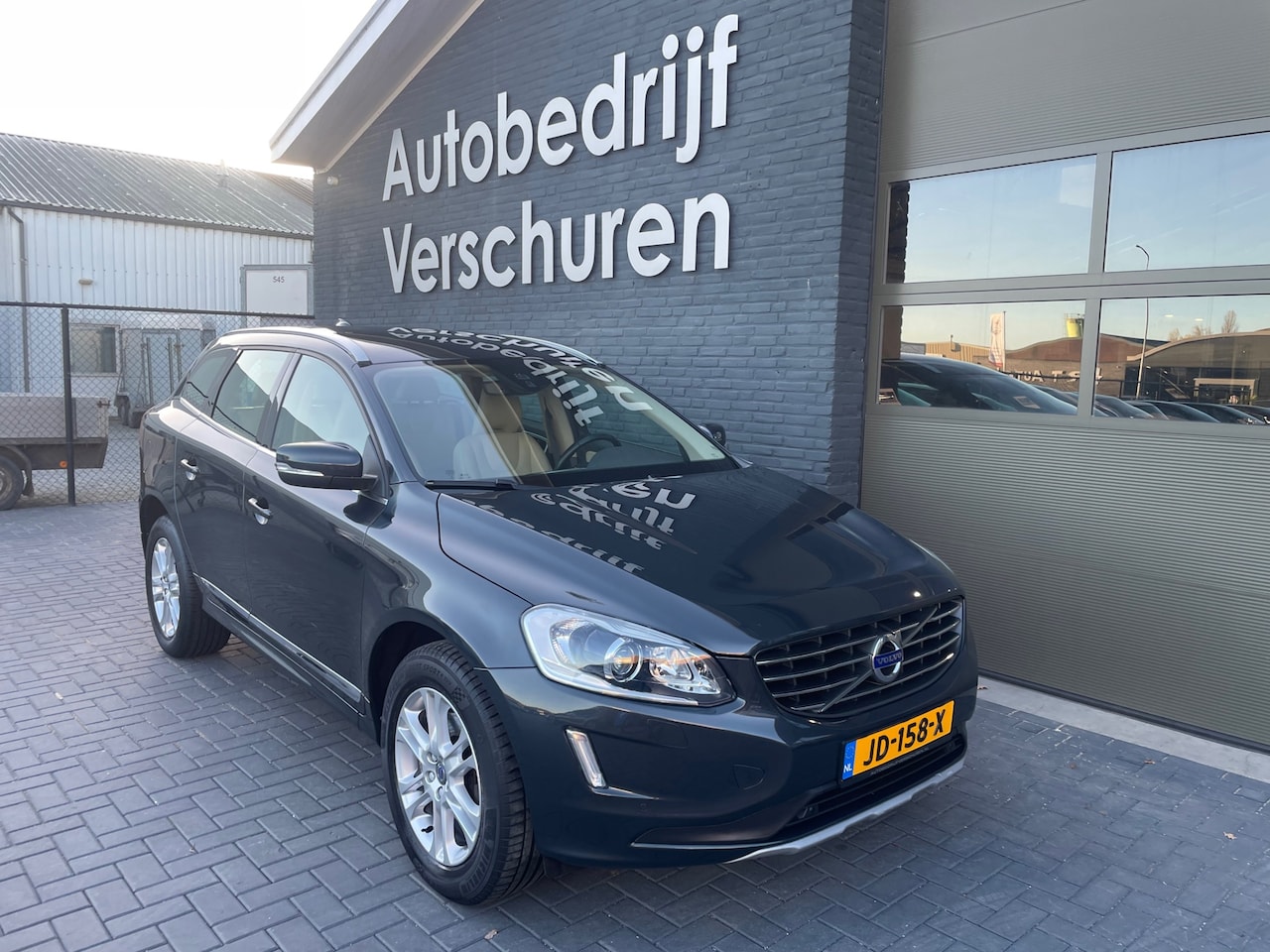 Volvo XC60 - 2.0 T5 FWD Summum stoelverwarming leer dealer onderhouden - AutoWereld.nl