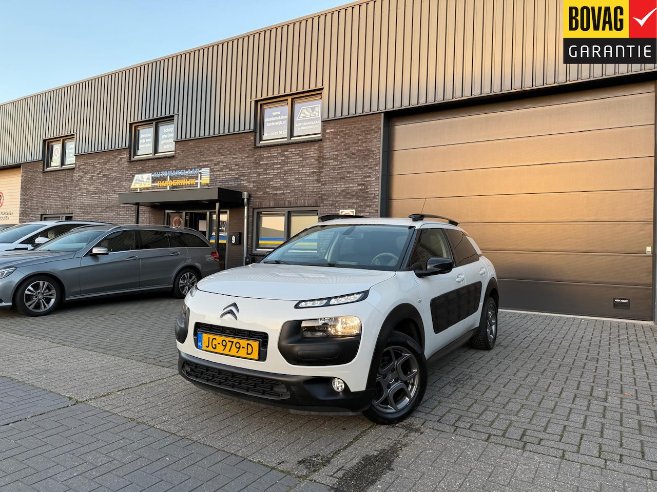 Citroën C4 Cactus - 1.2 PureTech Shine | 2E EIGENAAR | 12MND GARANTIE | NAVI | CRUISE | BLUETOOTH | LMV | CRUI - AutoWereld.nl