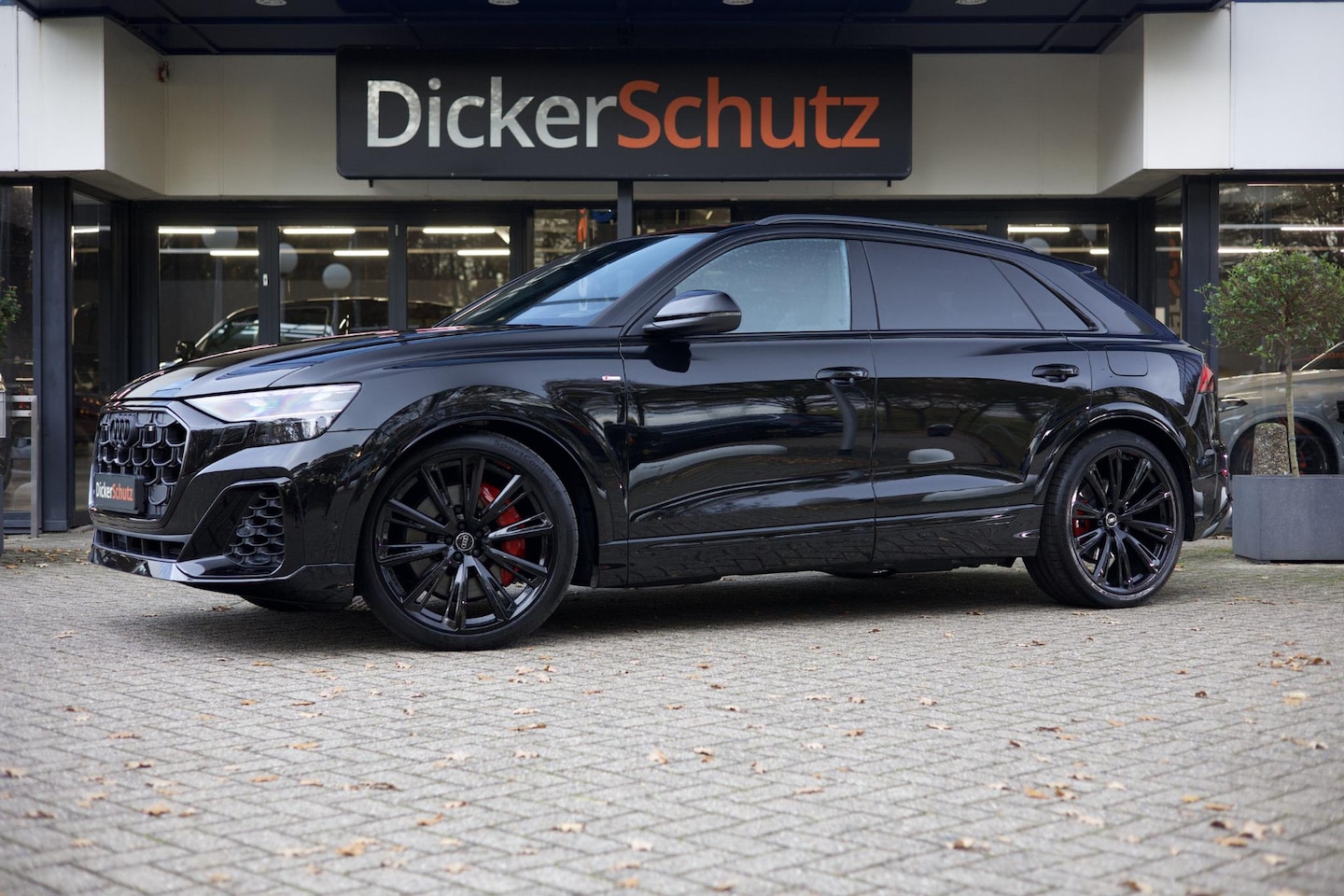 Audi Q8 - 60 TFSIe Competition Pano | Vierwielbesturing | Trekhaak | S Sportstoelen | Ventilatie - AutoWereld.nl