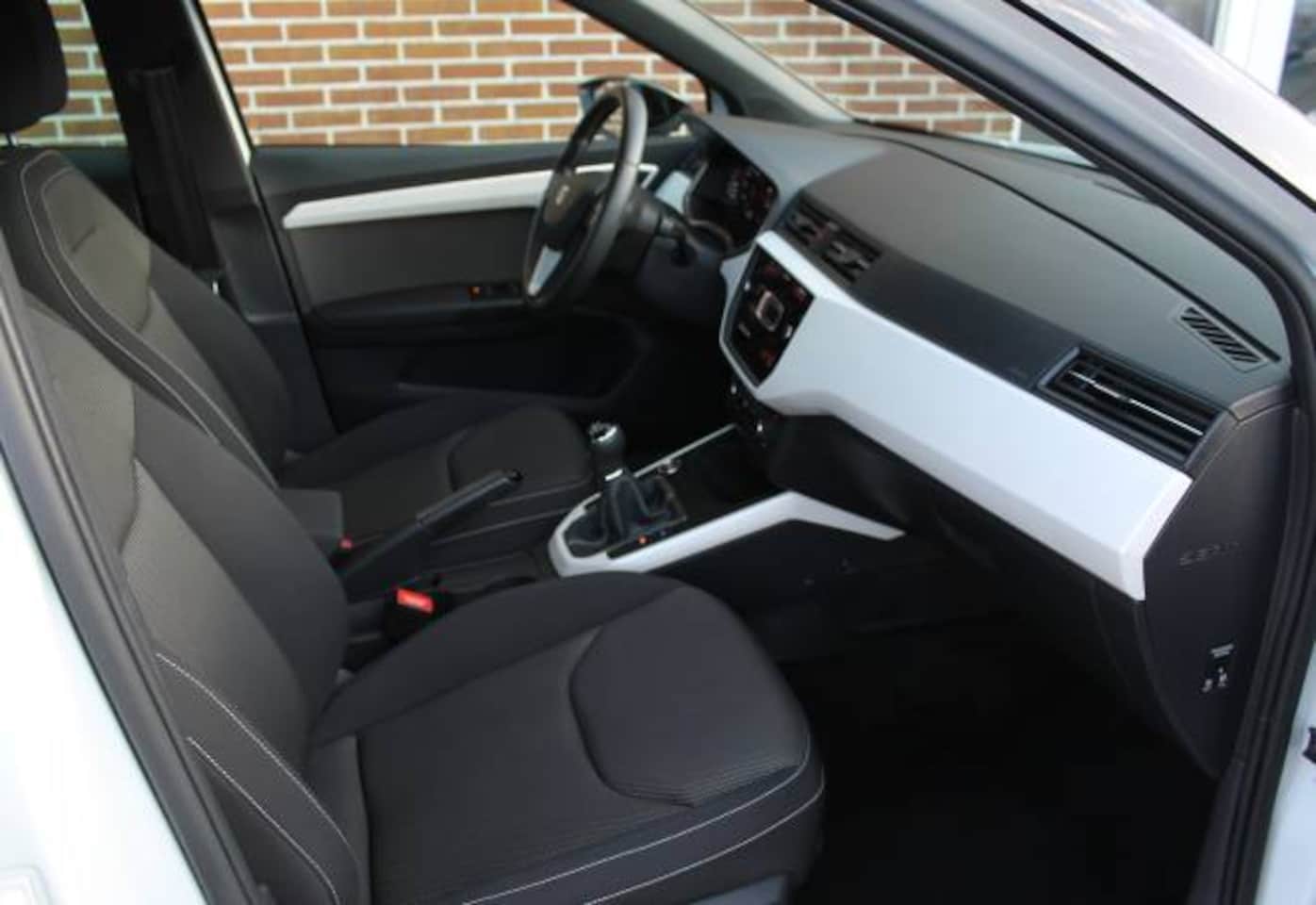 SEAT Arona - 1.0 TSI Xcellence Business Intense 1.0 TSI 115pk Xcellence Business Intense