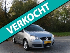 Volkswagen Polo - 1.2 Trendline . 5 Deurs . Airco . LMV . Schuifdak . enz
