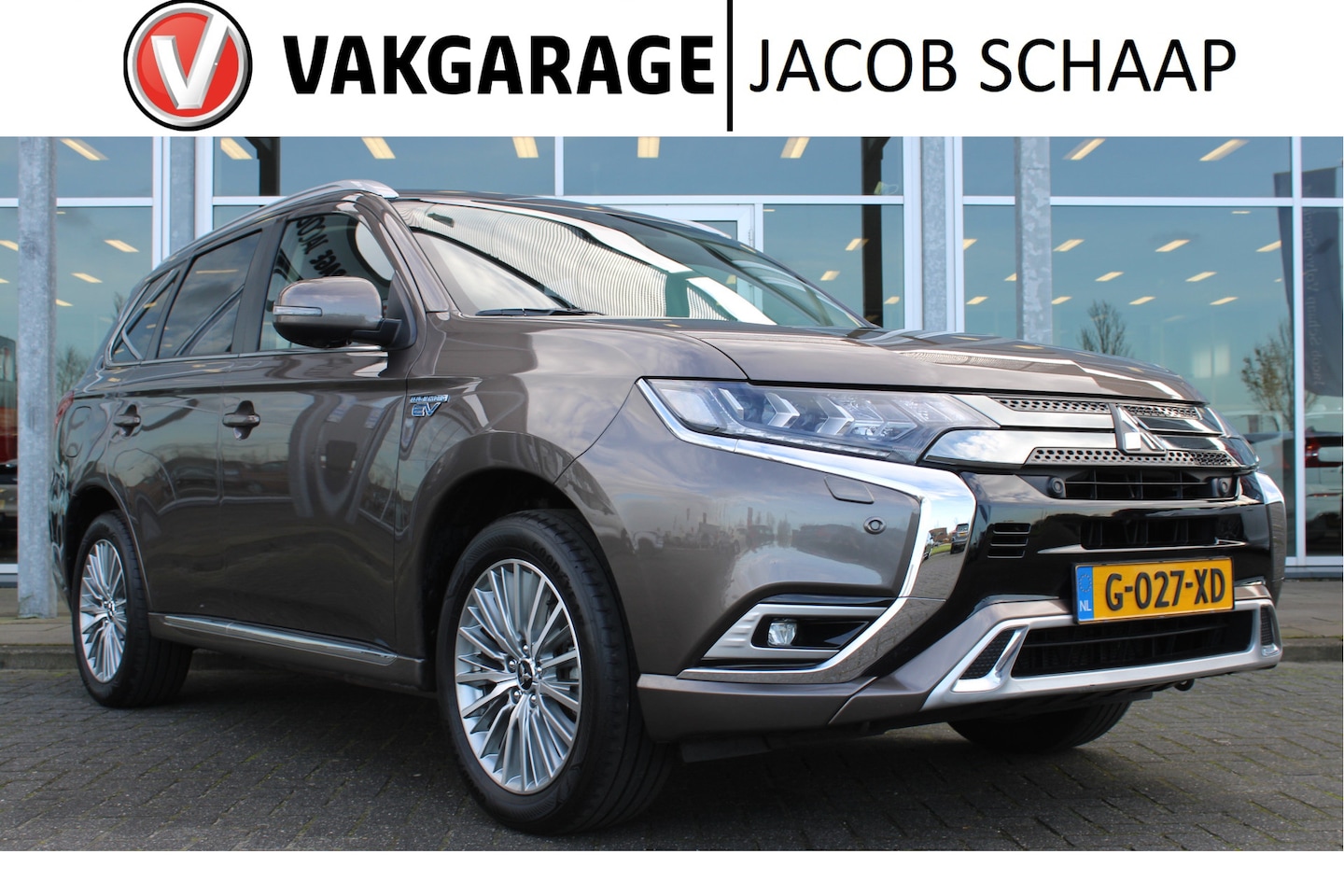 Mitsubishi Outlander - 2.4 PHEV Intense+ | Schuif/kantel dak | Camera | Trekhaak | Verw. Voorstoelen | Keyless - AutoWereld.nl