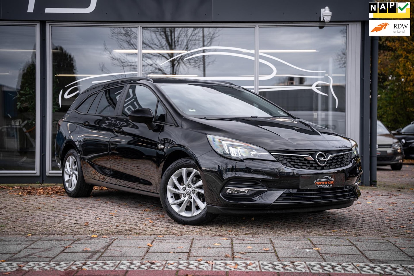 Opel Astra Sports Tourer - 1.2 Business Edition|Navi|LED kopl|PDC|DAB|Climate|Stuurwielbediening - AutoWereld.nl