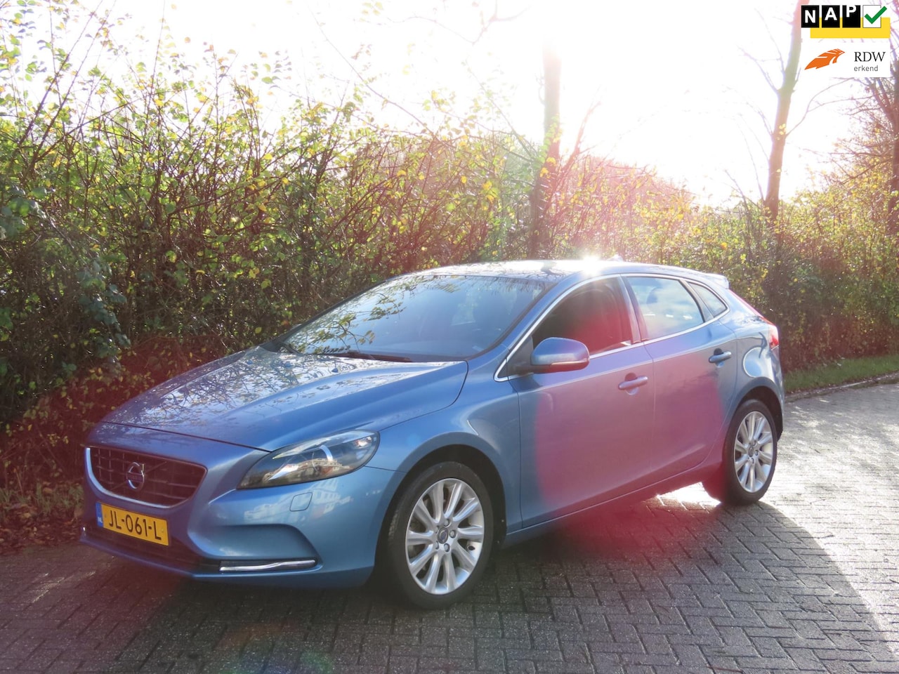 Volvo V40 - 2.0 T3 Momentum *152PK - AutoWereld.nl