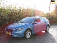 Volvo V40 - 2.0 T3 Momentum *152PK