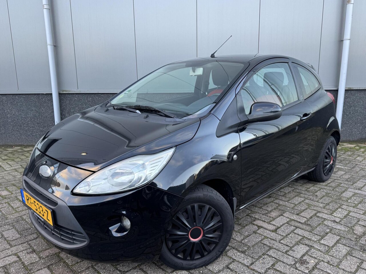 Ford Ka - 1.2 Titanium Airco Stoelverwarming 1 jaar APK - AutoWereld.nl