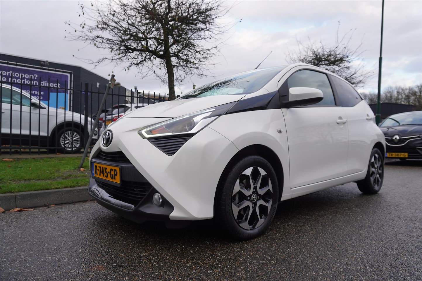 Toyota Aygo - 1.0 VVT-i 72pk 5D X-JOY Sport Climatronic Apple Carplay - AutoWereld.nl