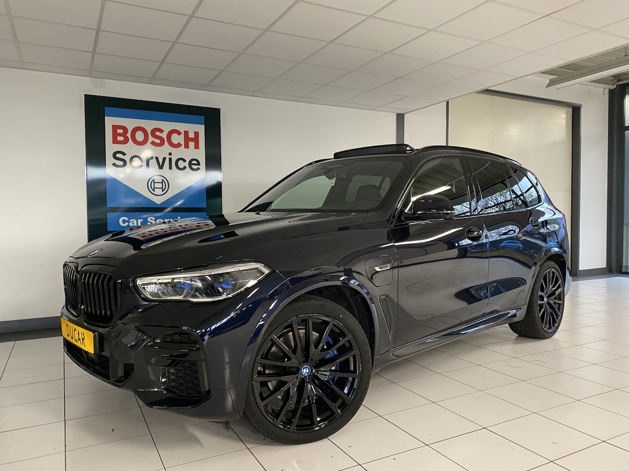 BMW X5 - xDrive45e High Executive M-sport Panoramadak /  Trekhaak / Laser light/ Hud / Shadow-line - AutoWereld.nl