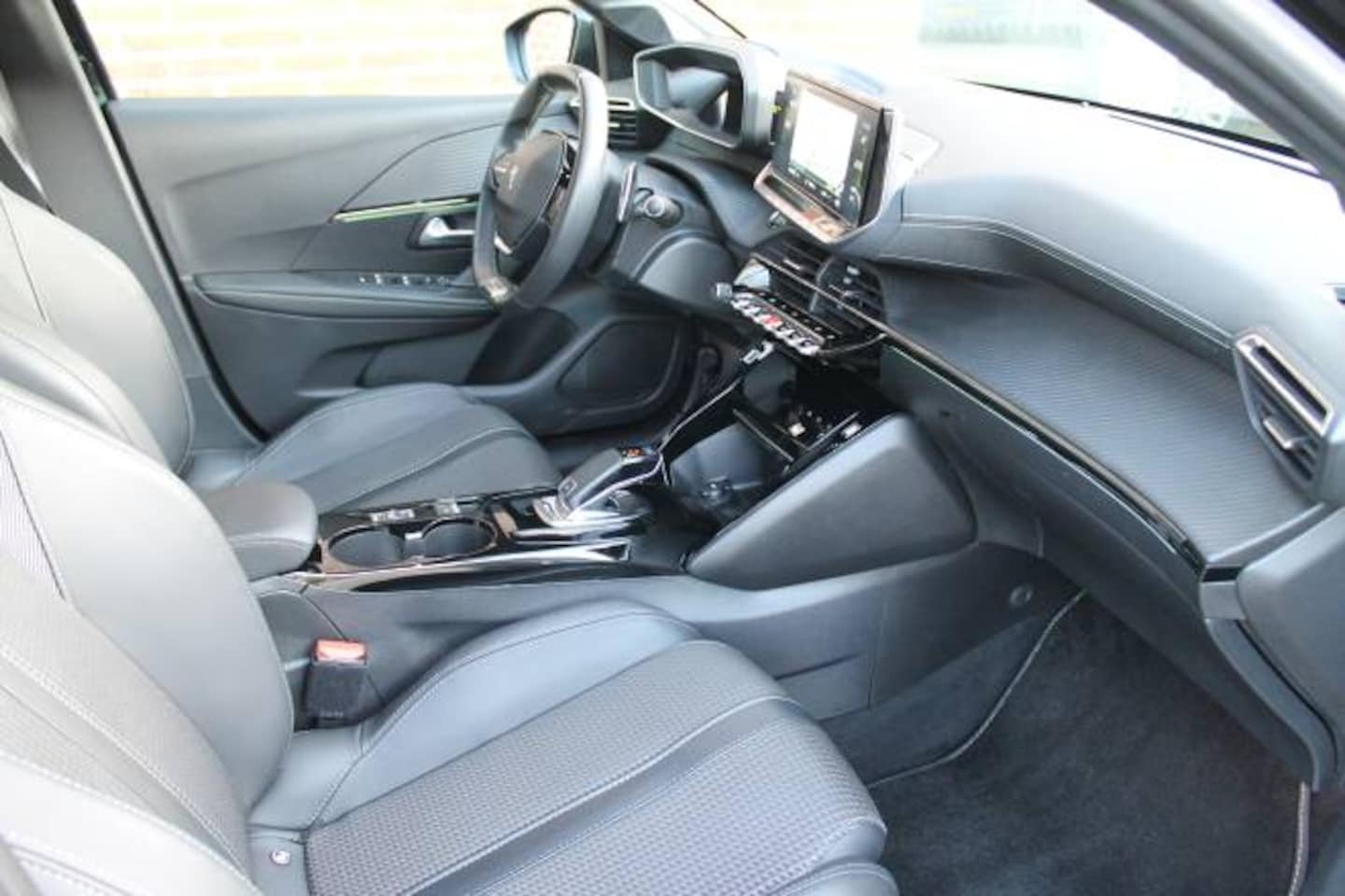 Peugeot 208 - 1.2 PureTech 130pk EAT8 GT