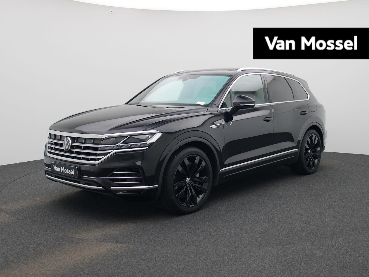 Volkswagen Touareg - Elegance 3.0 TSi eHybrid 4MOTION 381 PK | Automaat | Plug-In | Trekhaak | Panoramadak | Le - AutoWereld.nl