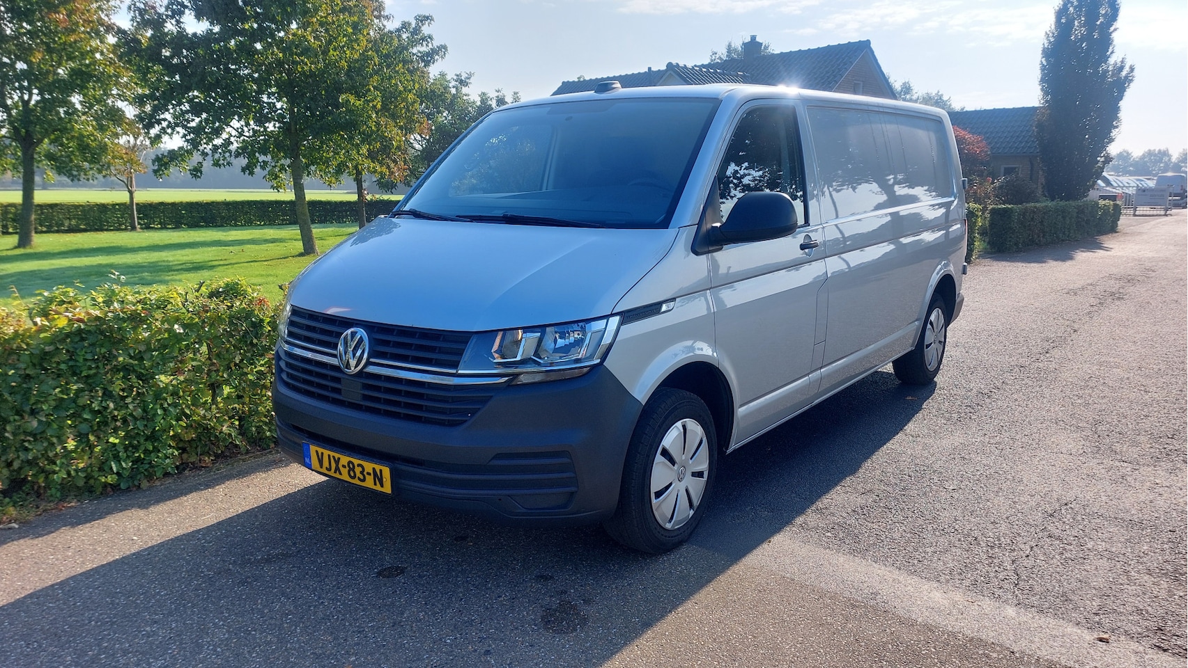 Volkswagen Transporter - 2.0 TDI L2H1 28 AIRCO/NAVI BJ 2021 - AutoWereld.nl