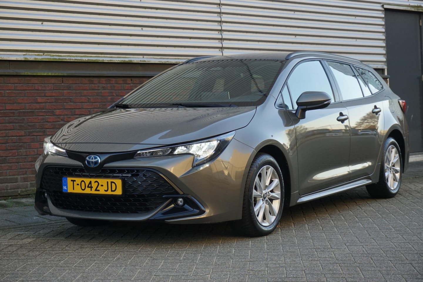 Toyota Corolla Touring Sports - Hybrid 140 Active/NL.Auto/Digi-Dashboard/LED/Navi/ All-Season banden. - AutoWereld.nl