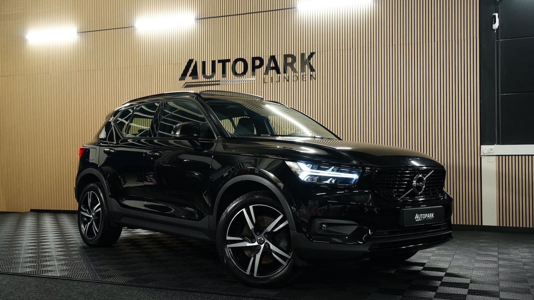 Volvo XC40 - 1.5 T5 Recharge R-Design PANORAMADAK/HARMANKARDON/CAMERA/LANEASSIST/220PK/HYBRIDE/PLUGIN/V - AutoWereld.nl