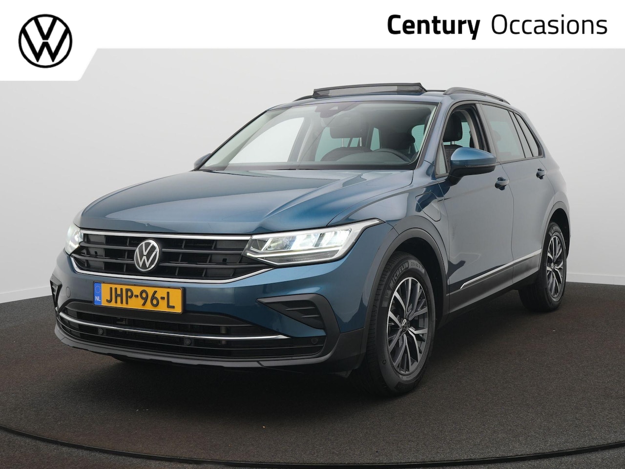Volkswagen Tiguan - 1.4 TSI eHybrid Life Business+ Panodak - LED - Side assist - PDC - AutoWereld.nl
