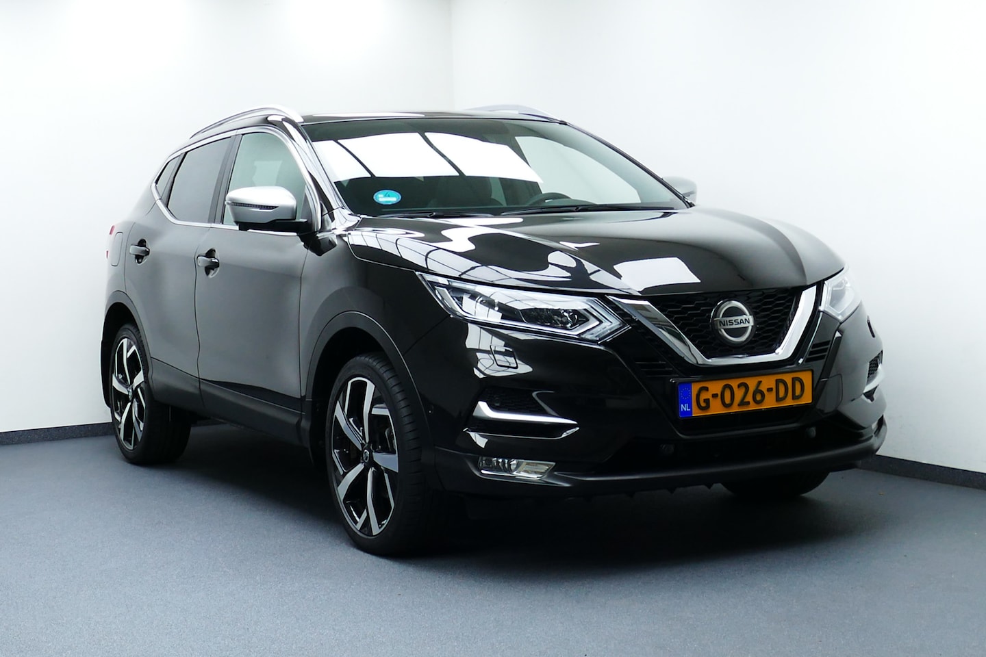 Nissan Qashqai - 1.3 DIG-T Tekna +. Panodak, BOSE, Leer, 19"LMV, Full Led, Haak 1300kg - AutoWereld.nl